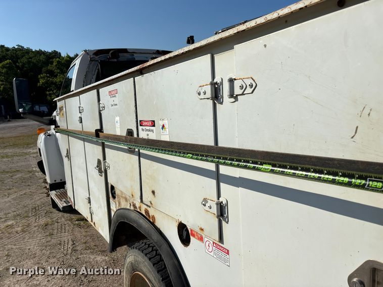 image for item FG0521 2006 GMC C5500 utility / service truck
