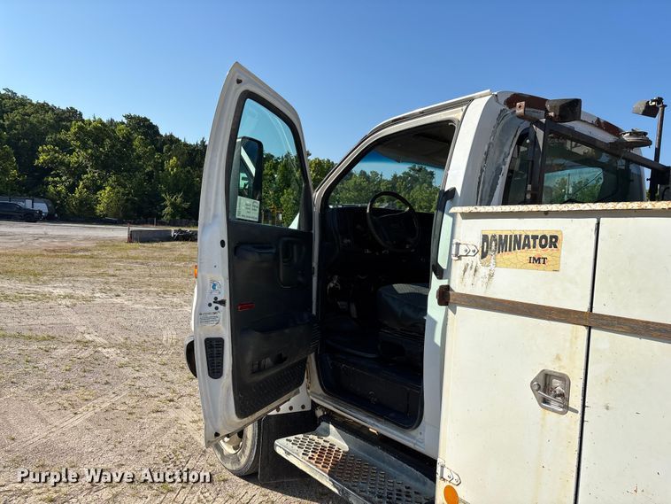 image for item FG0521 2006 GMC C5500 utility / service truck