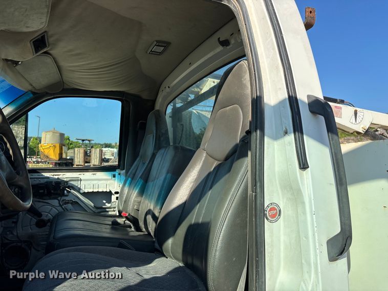 image for item FG0521 2006 GMC C5500 utility / service truck