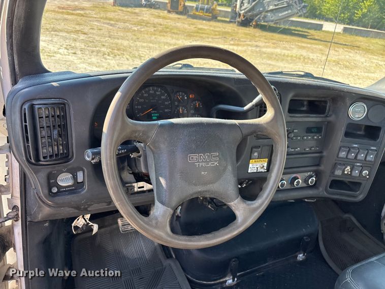 image for item FG0521 2006 GMC C5500 utility / service truck