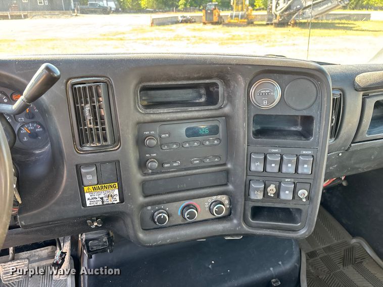 image for item FG0521 2006 GMC C5500 utility / service truck
