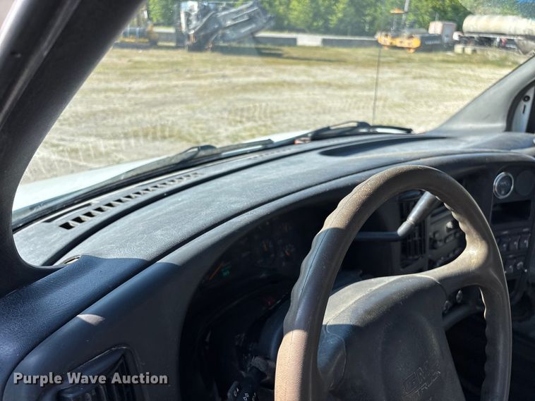image for item FG0521 2006 GMC C5500 utility / service truck