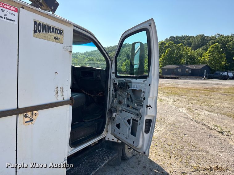 image for item FG0521 2006 GMC C5500 utility / service truck