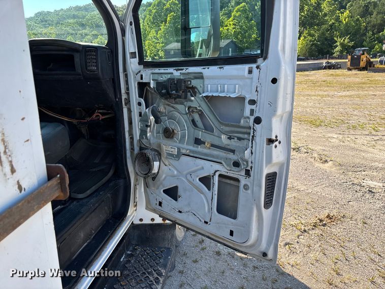 image for item FG0521 2006 GMC C5500 utility / service truck
