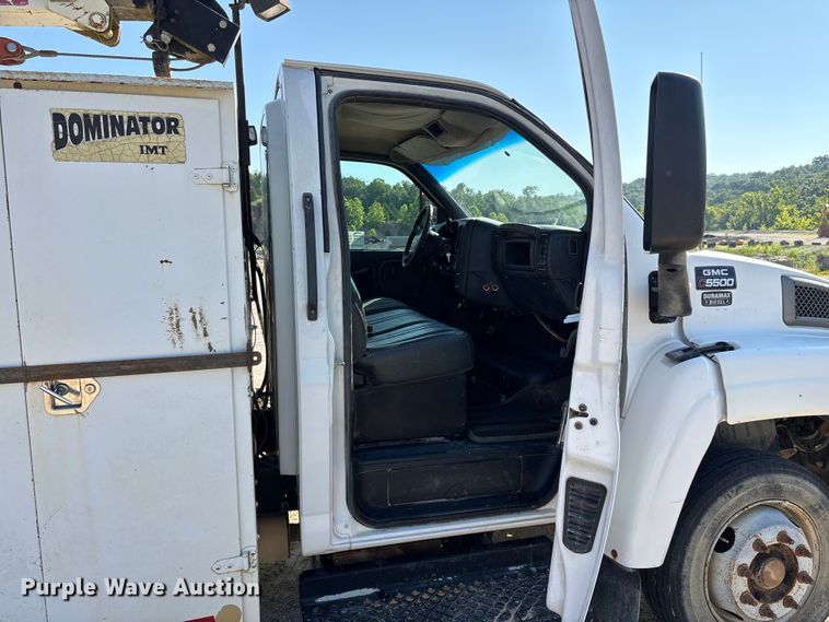 image for item FG0521 2006 GMC C5500 utility / service truck