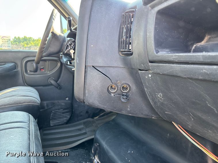 image for item FG0521 2006 GMC C5500 utility / service truck