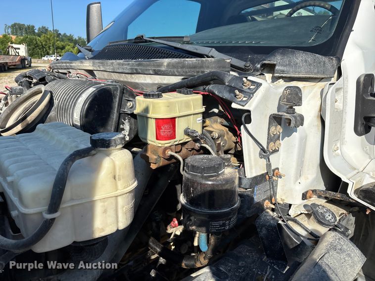 image for item FG0521 2006 GMC C5500 utility / service truck