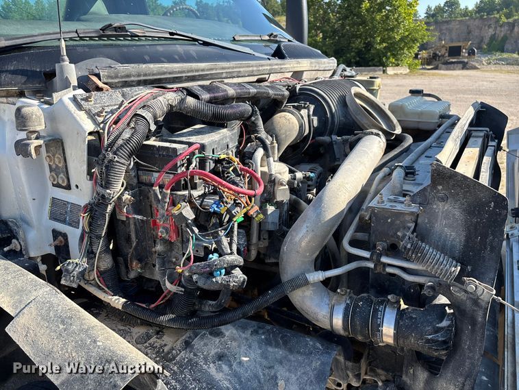 image for item FG0521 2006 GMC C5500 utility / service truck