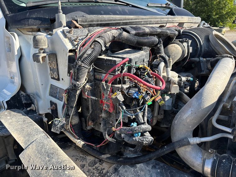 image for item FG0521 2006 GMC C5500 utility / service truck