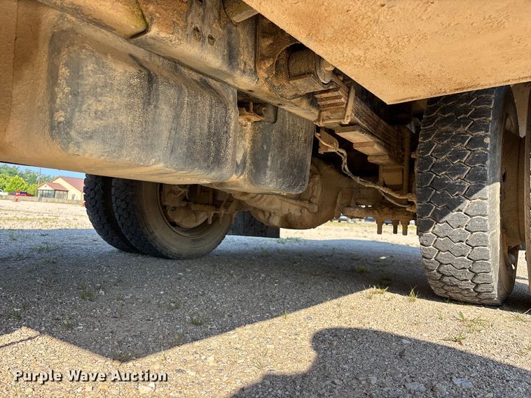 image for item FG0521 2006 GMC C5500 utility / service truck