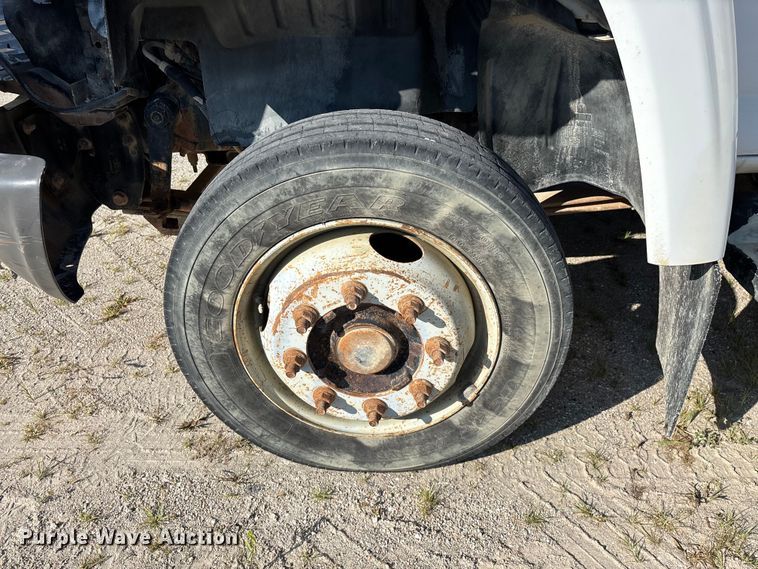 image for item FG0521 2006 GMC C5500 utility / service truck