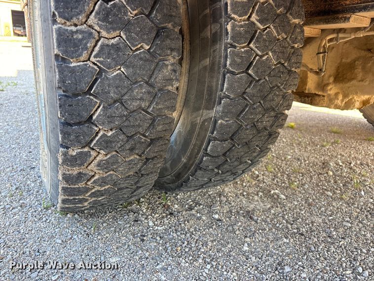 image for item FG0521 2006 GMC C5500 utility / service truck