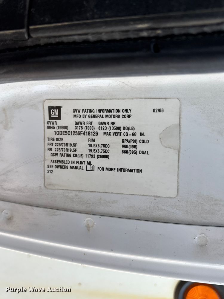 image for item FG0521 2006 GMC C5500 utility / service truck