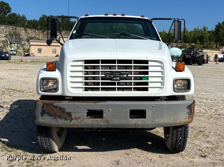 image for item FG0522 1999 Chevrolet C6500 flatbed truck