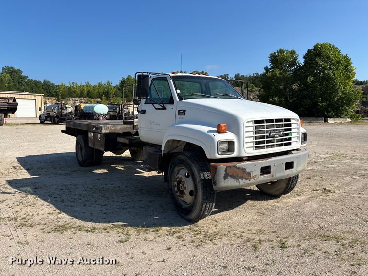 image for item FG0522 1999 Chevrolet C6500 flatbed truck
