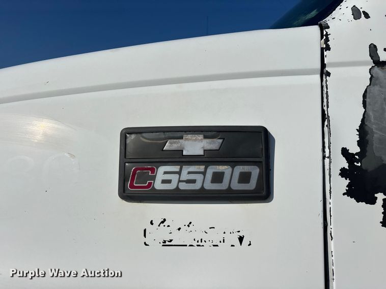 image for item FG0522 1999 Chevrolet C6500 flatbed truck