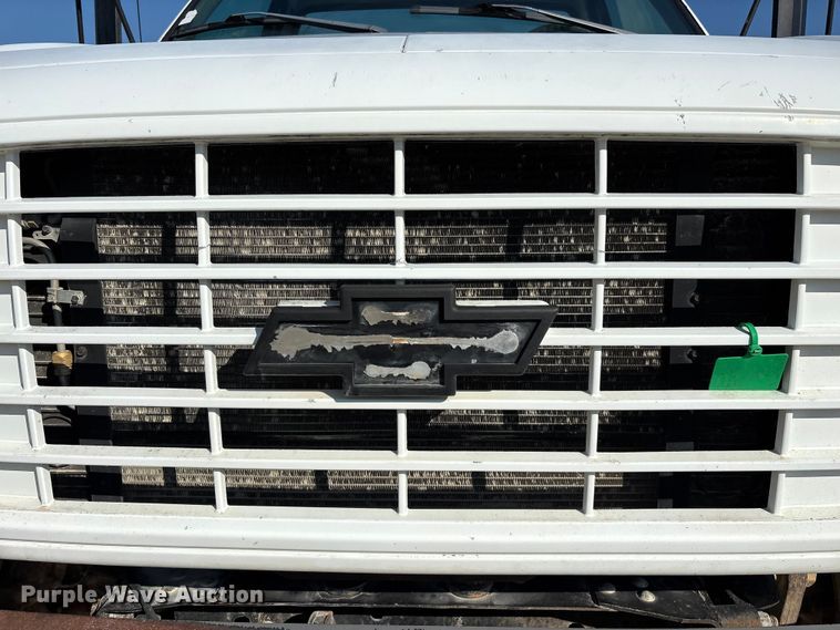 image for item FG0522 1999 Chevrolet C6500 flatbed truck