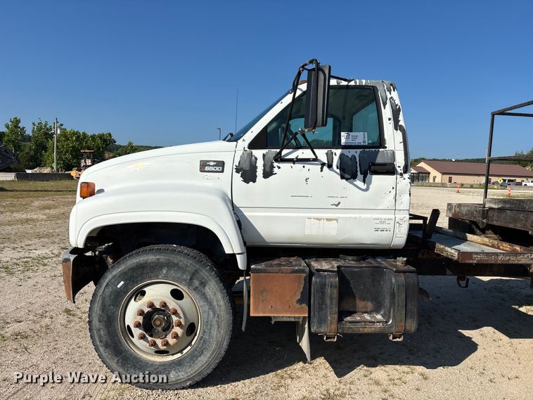 image for item FG0522 1999 Chevrolet C6500 flatbed truck
