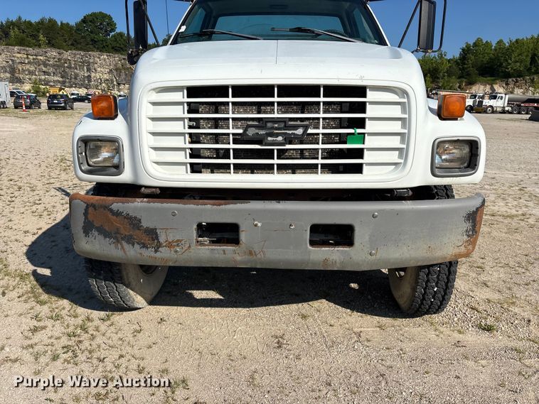 image for item FG0522 1999 Chevrolet C6500 flatbed truck
