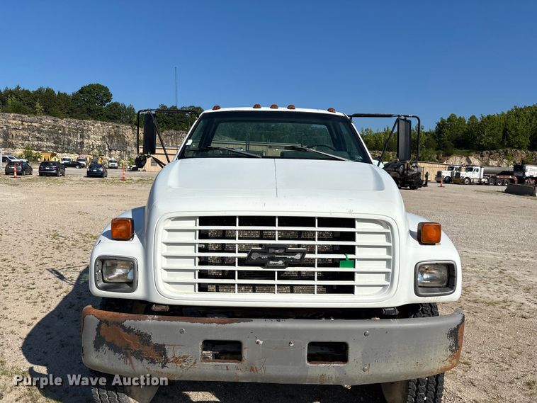 image for item FG0522 1999 Chevrolet C6500 flatbed truck