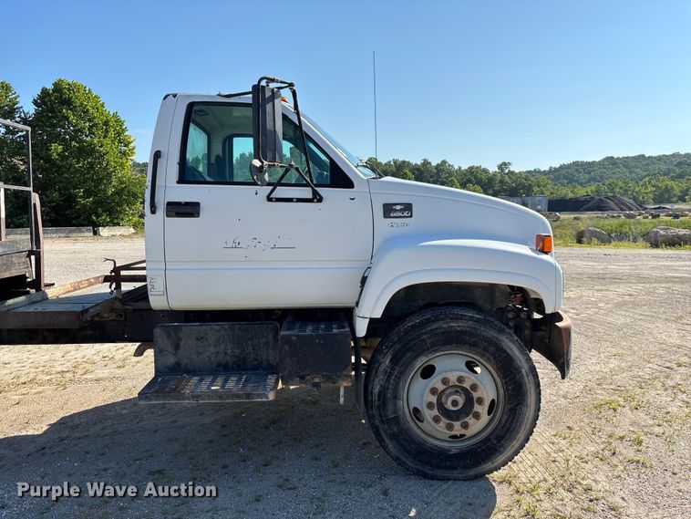image for item FG0522 1999 Chevrolet C6500 flatbed truck