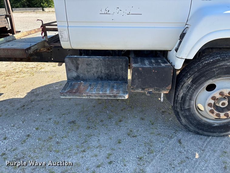 image for item FG0522 1999 Chevrolet C6500 flatbed truck