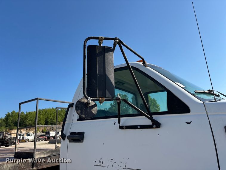 image for item FG0522 1999 Chevrolet C6500 flatbed truck