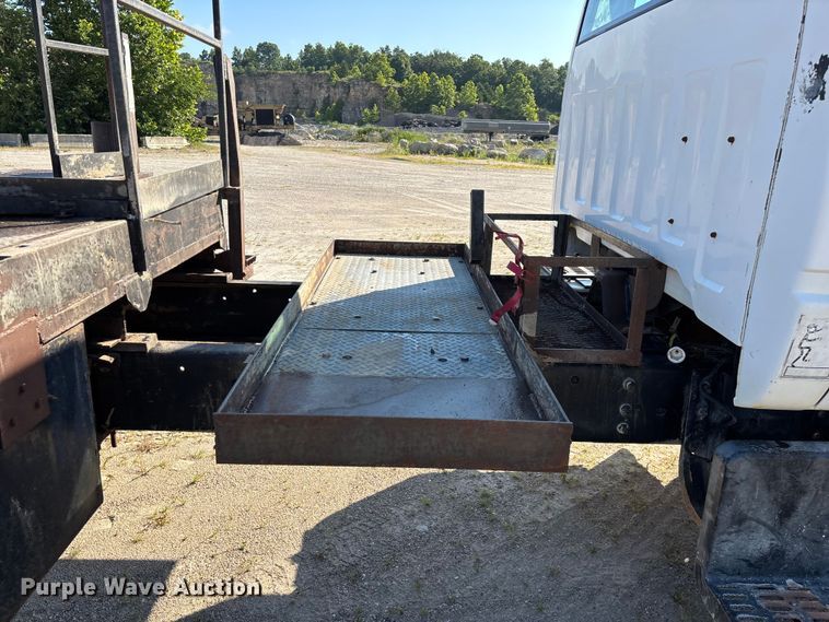 image for item FG0522 1999 Chevrolet C6500 flatbed truck