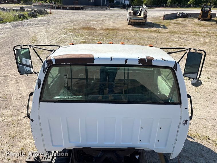 image for item FG0522 1999 Chevrolet C6500 flatbed truck