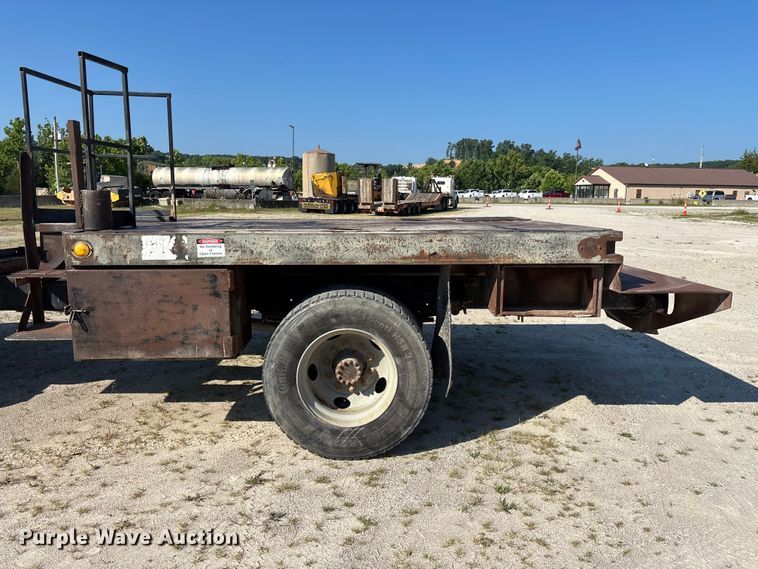 image for item FG0522 1999 Chevrolet C6500 flatbed truck