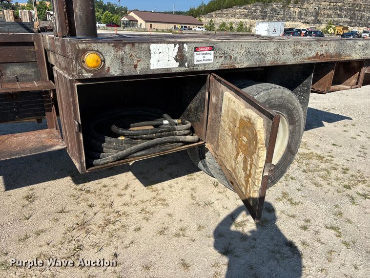 image for item FG0522 1999 Chevrolet C6500 flatbed truck