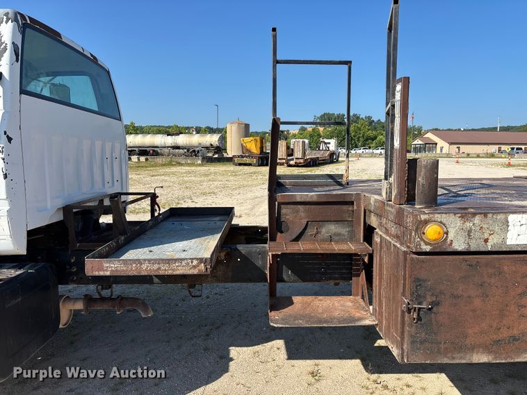 image for item FG0522 1999 Chevrolet C6500 flatbed truck