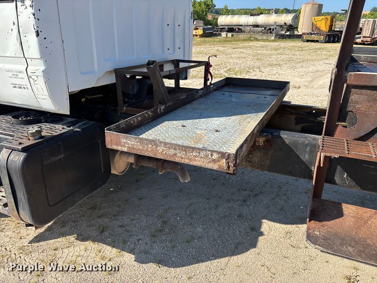 image for item FG0522 1999 Chevrolet C6500 flatbed truck