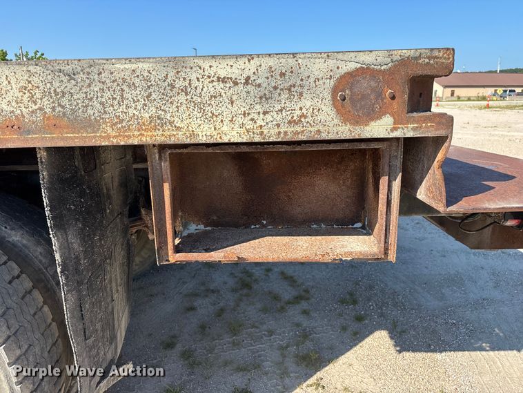 image for item FG0522 1999 Chevrolet C6500 flatbed truck