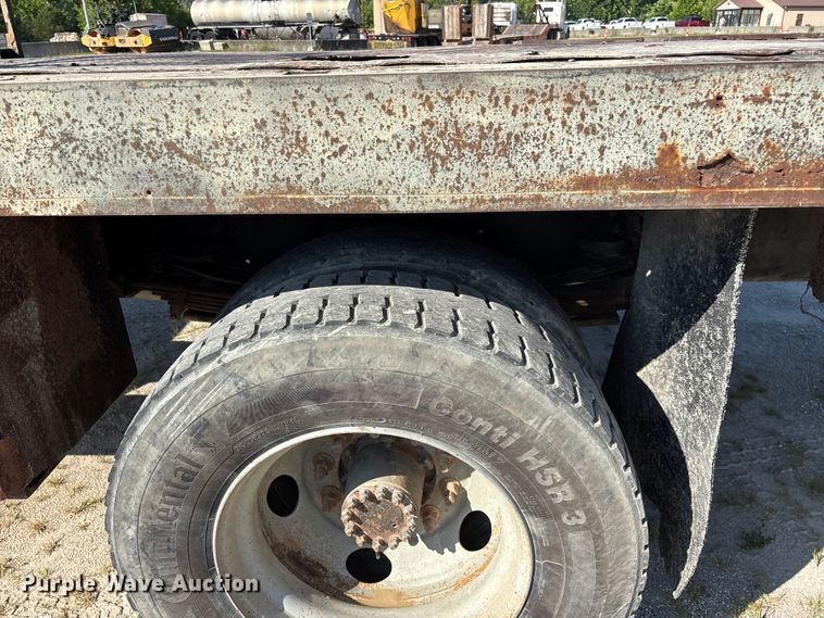 image for item FG0522 1999 Chevrolet C6500 flatbed truck