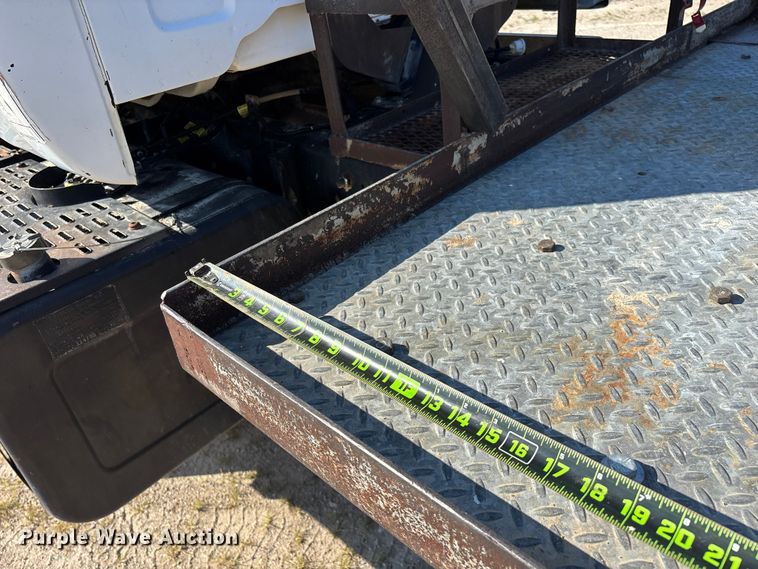 image for item FG0522 1999 Chevrolet C6500 flatbed truck