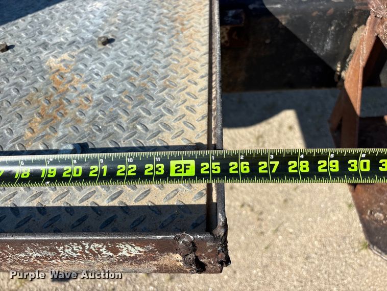 image for item FG0522 1999 Chevrolet C6500 flatbed truck