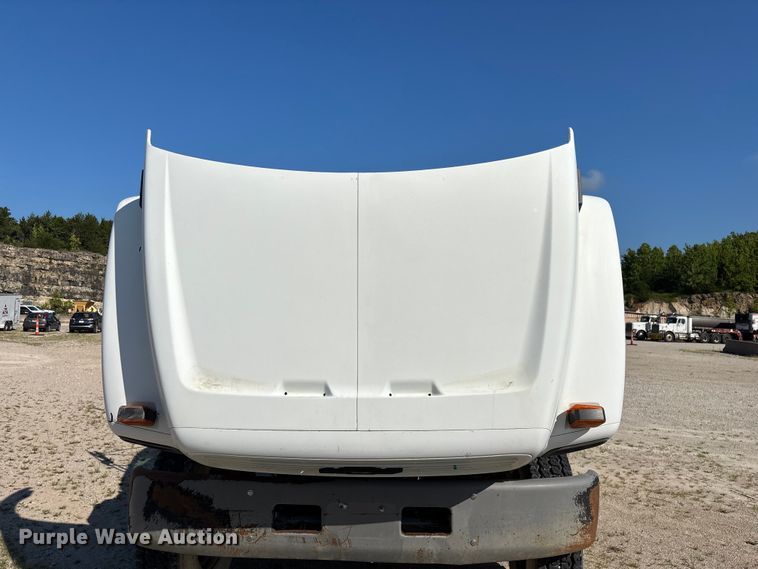 image for item FG0522 1999 Chevrolet C6500 flatbed truck