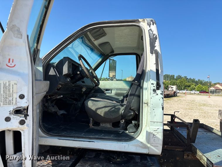 image for item FG0522 1999 Chevrolet C6500 flatbed truck