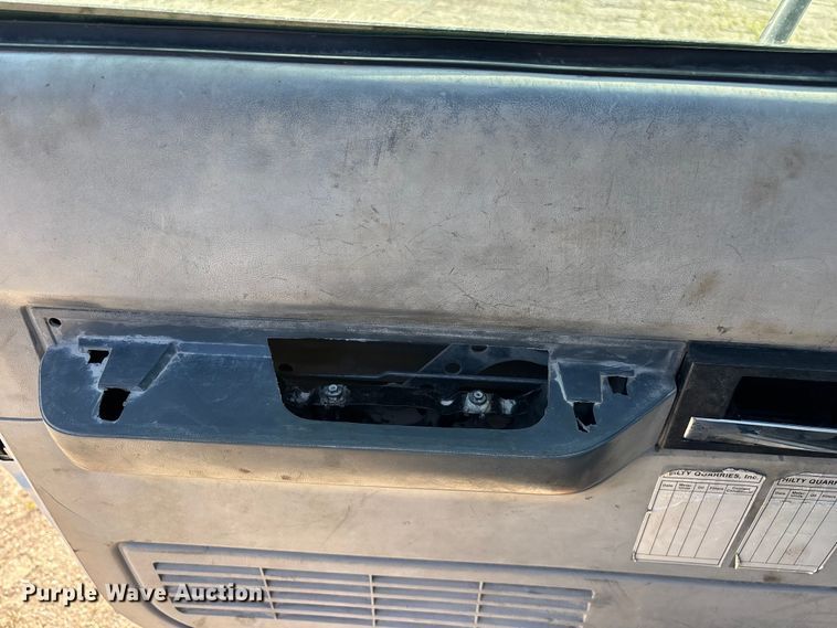 image for item FG0522 1999 Chevrolet C6500 flatbed truck