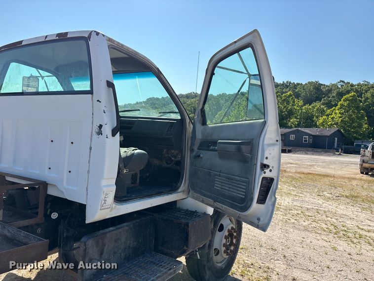 image for item FG0522 1999 Chevrolet C6500 flatbed truck