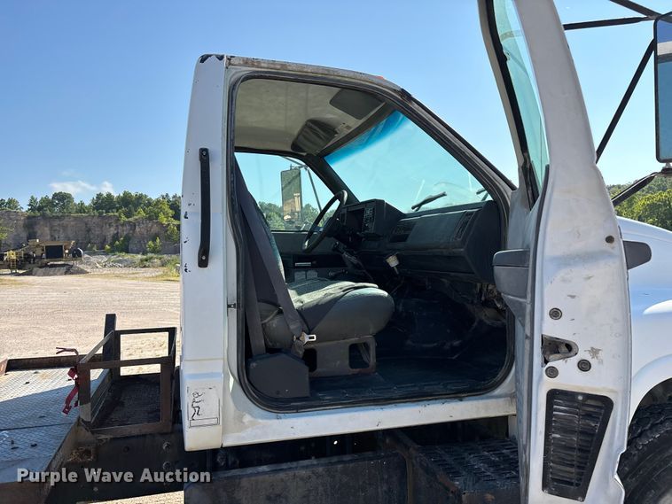 image for item FG0522 1999 Chevrolet C6500 flatbed truck