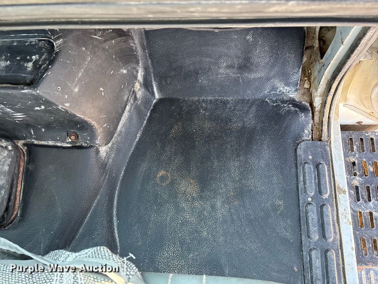 image for item FG0522 1999 Chevrolet C6500 flatbed truck