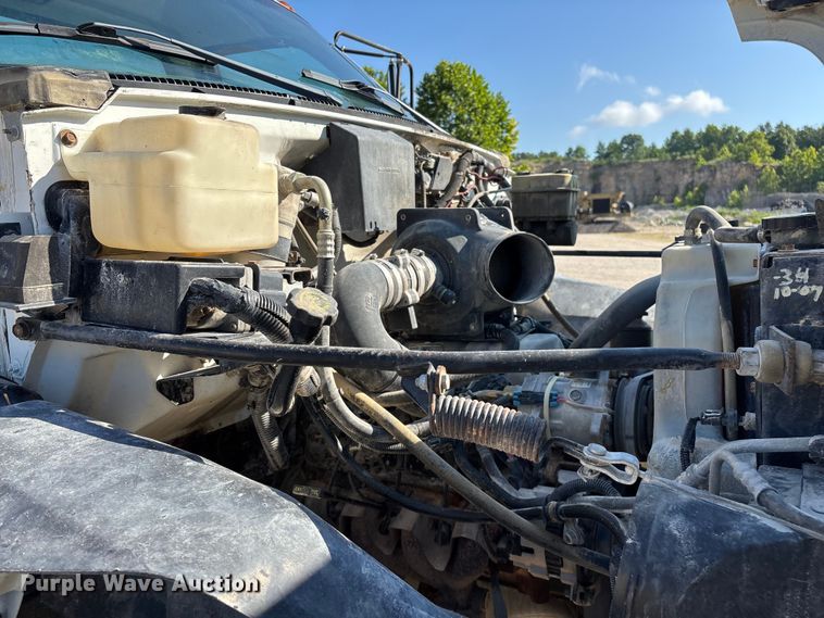 image for item FG0522 1999 Chevrolet C6500 flatbed truck