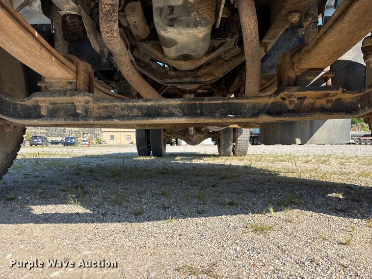 image for item FG0522 1999 Chevrolet C6500 flatbed truck