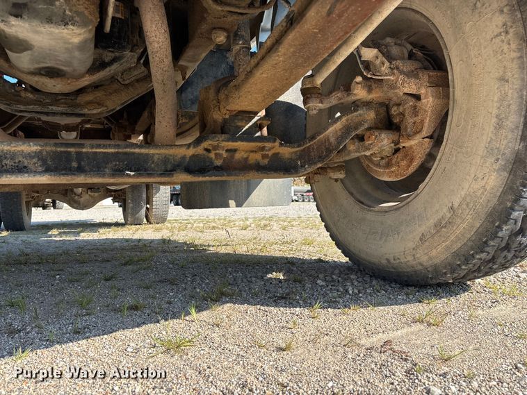 image for item FG0522 1999 Chevrolet C6500 flatbed truck