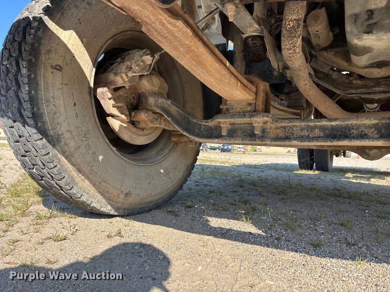image for item FG0522 1999 Chevrolet C6500 flatbed truck
