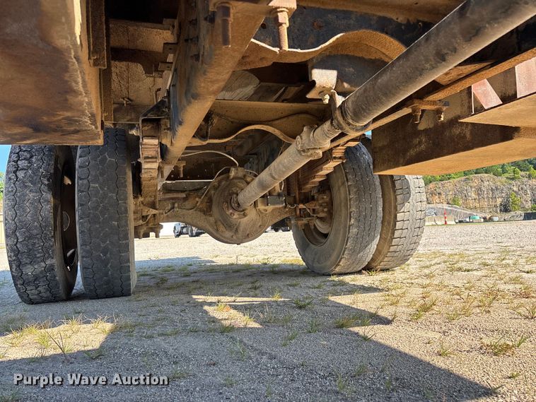 image for item FG0522 1999 Chevrolet C6500 flatbed truck