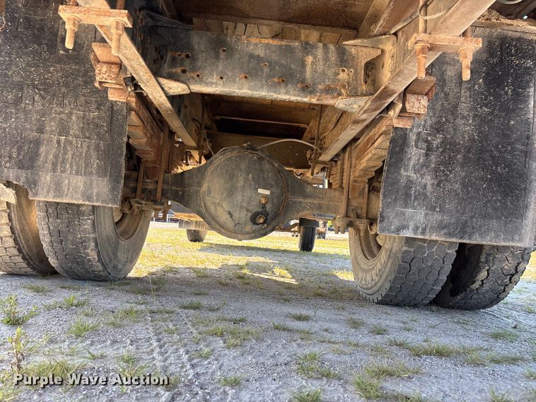image for item FG0522 1999 Chevrolet C6500 flatbed truck