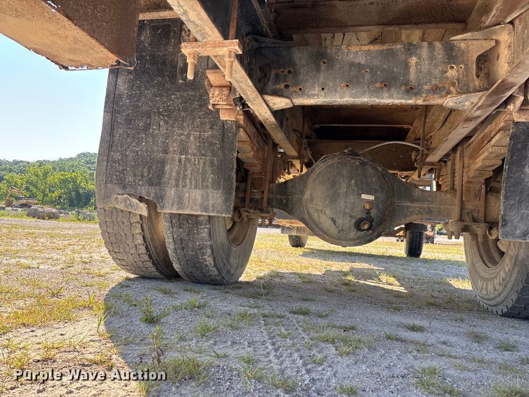 image for item FG0522 1999 Chevrolet C6500 flatbed truck